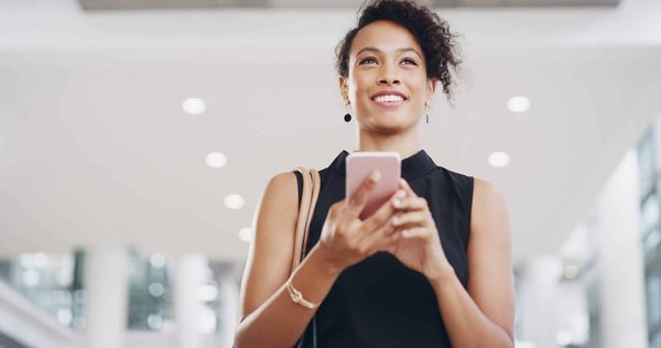 Comment les perruches ondulées communiquent-elles lors de la reproduction?